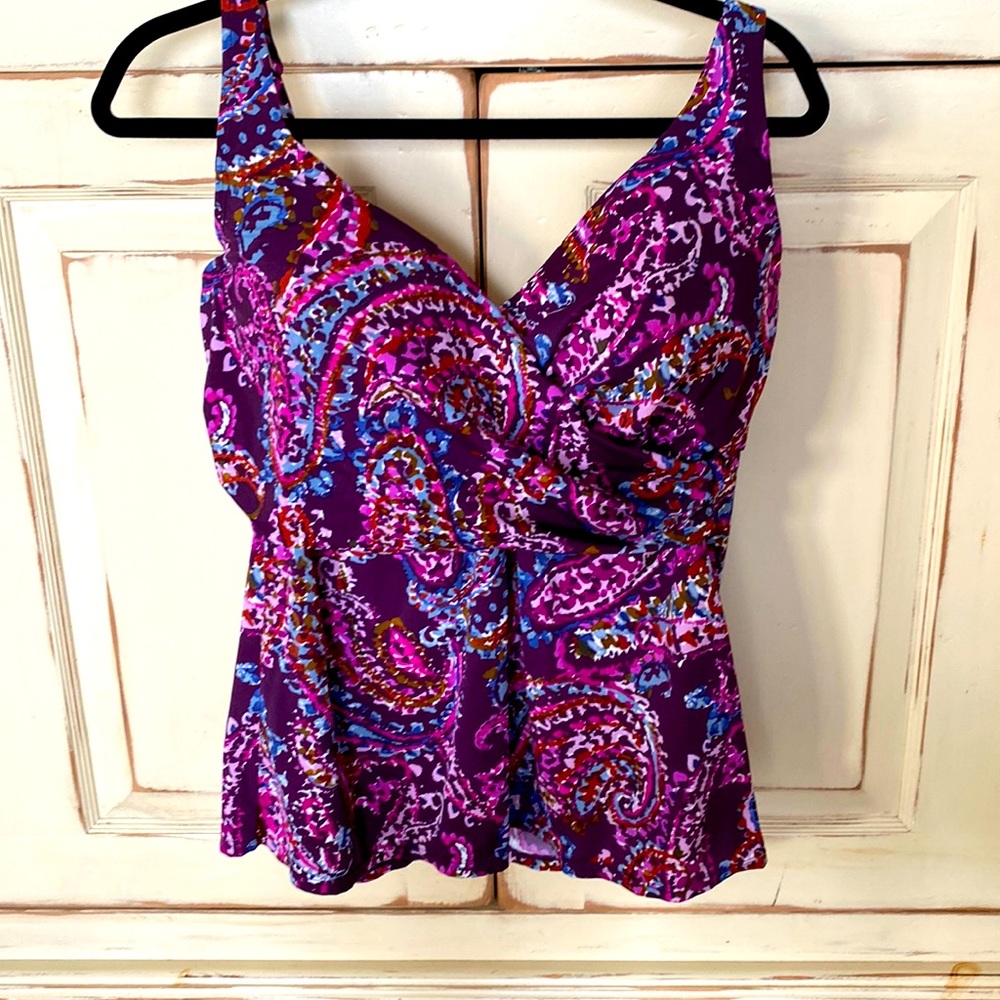 Set of 2 lands End women’s swimsuit tops.  Size 14.
